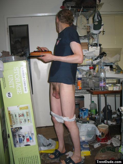 T-shirt and Getting dressed with a fruit tart