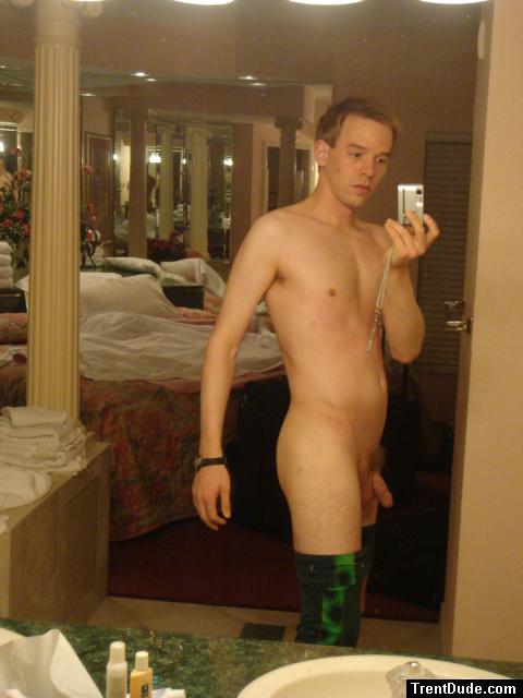 Nude - Hotel