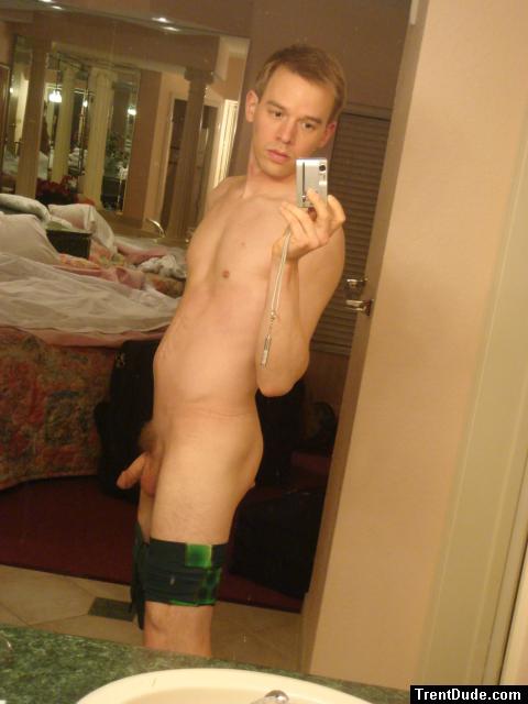 Nude - Hotel