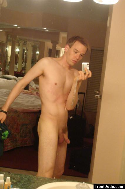Nude - hotel