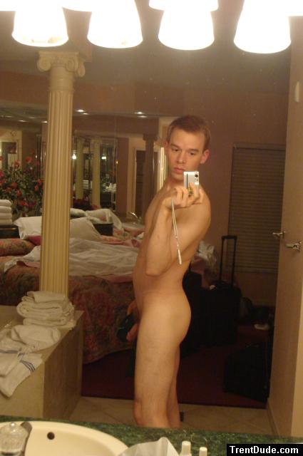 Nude - hotel