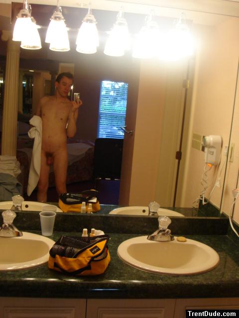 Nude - hotel