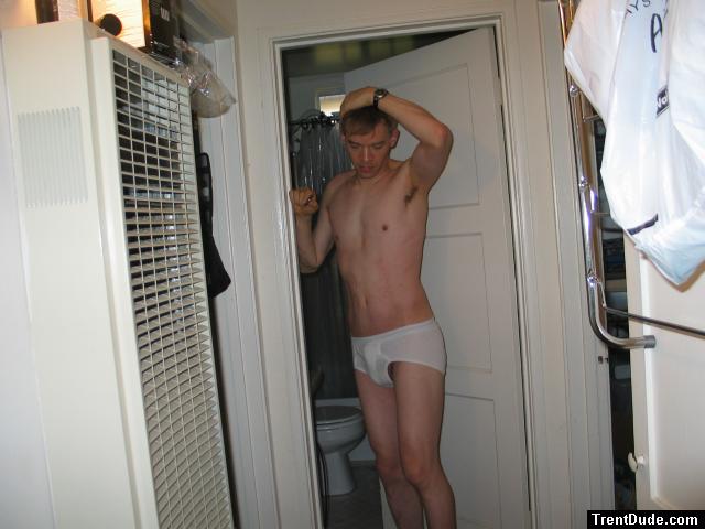 Please don't stretch the underwear so much.