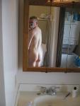 Butt in the mirror, short hair